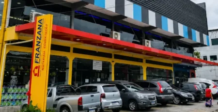 Loja Franzana com cimento para construção na Zona Sul de São Paulo