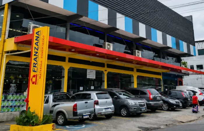 Loja Franzana com cimento para construção na Zona Sul de São Paulo